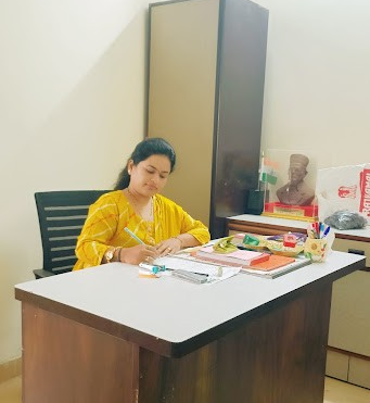 मी जगाशी स्पर्धेत नाही - मी माझ्या स्वतःच्या प्रगतीसाठी कटिबद्ध आहे.- सुनिता इनामदार शेलार