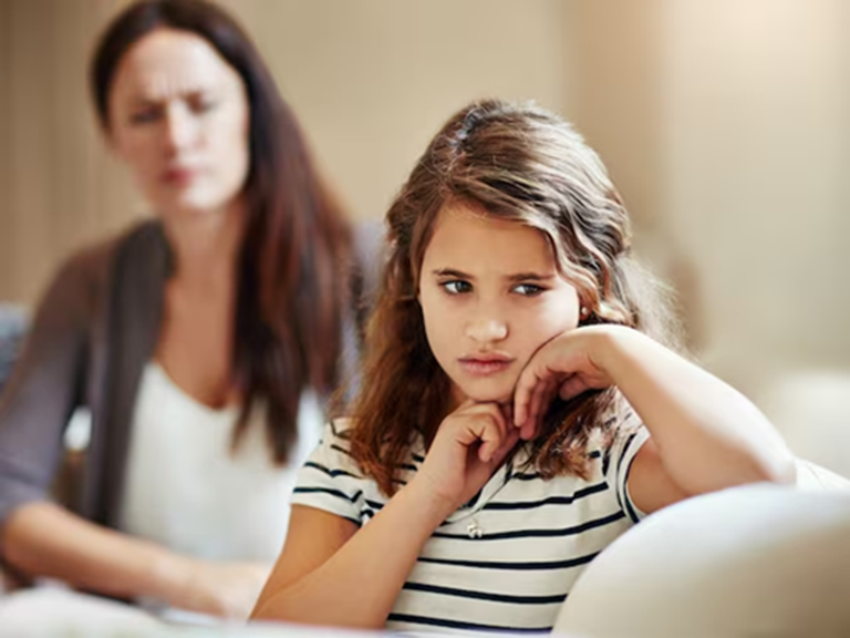 घरातील छोट्या सवयींमुळे मुलांमध्ये शिस्त आणि मेहनतीची सवय कशी वाढते?