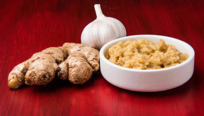 स्वयंपाकघरातील गुपित साथी : आलं-लसूण पेस्ट कशी ठेवावी ताजी व सुरक्षित?