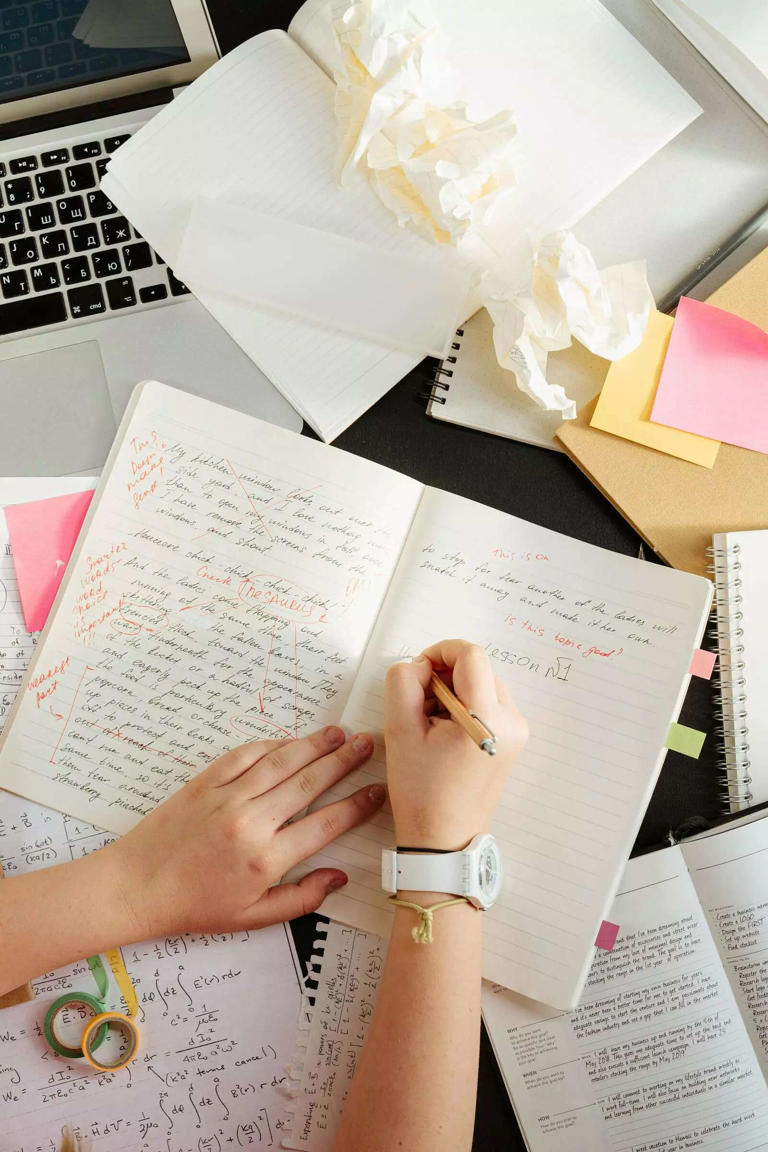 नोट्स लिहिण्याची कला : अभ्यास करा, समजून घ्या आणि कायम लक्षात ठेवा!