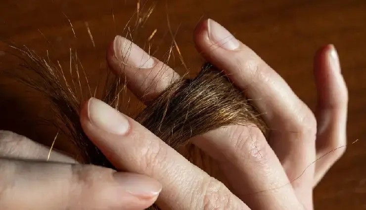 स्प्लिट एंड्स (Trichoptilosis) – कारणे, उपाय आणि काळजी 