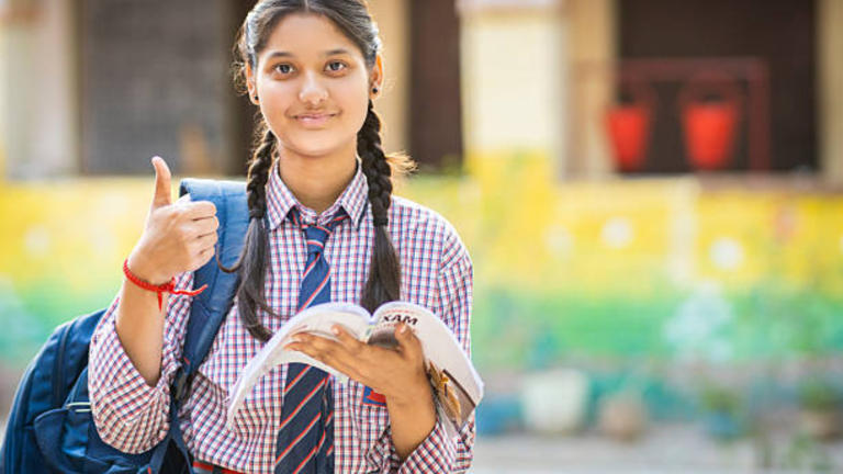 अभ्यास करताना लक्ष विचलित होते? एकाग्रता वाढवण्यासाठी जाणून घ्या ८ सोपे उपाय!