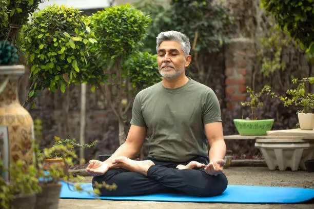 ध्यानधारणा : चिंता आणि अतिविचारांवर मात करण्याचा सोपा मार्ग!