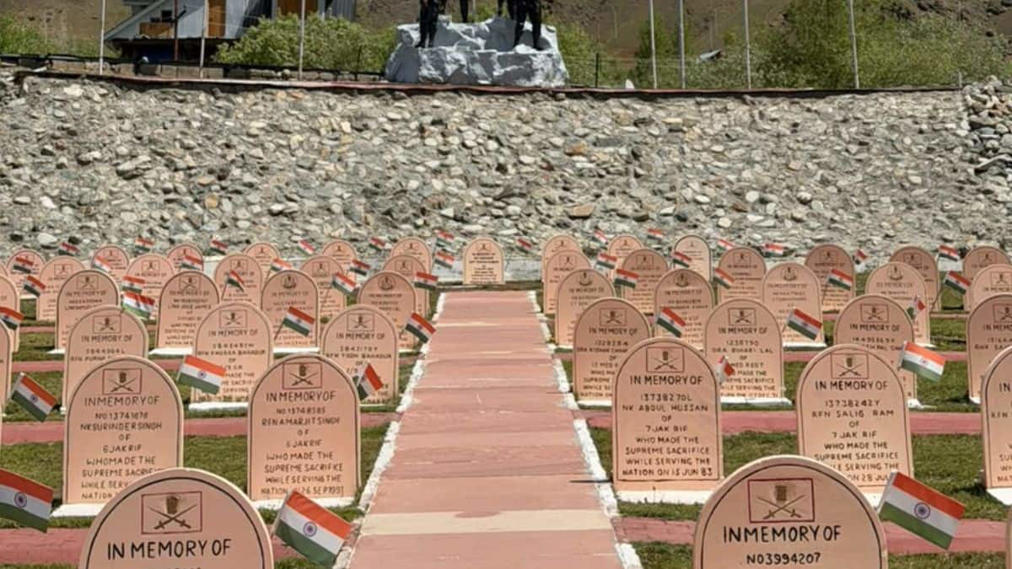 दिल्लीत कारगिल विजय दिवसाला अभिमानाची सलामी; शौर्य, त्याग आणि राष्ट्रभक्तीला देशाचा मानाचा मुजरा