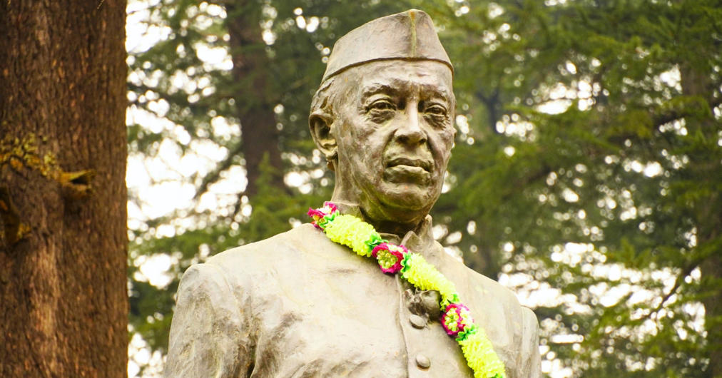 पंडित जवाहरलाल नेहरू : आधुनिक भारताचे शिल्पकार आणि मुलांचे लाडके ‘चाचा नेहरू’