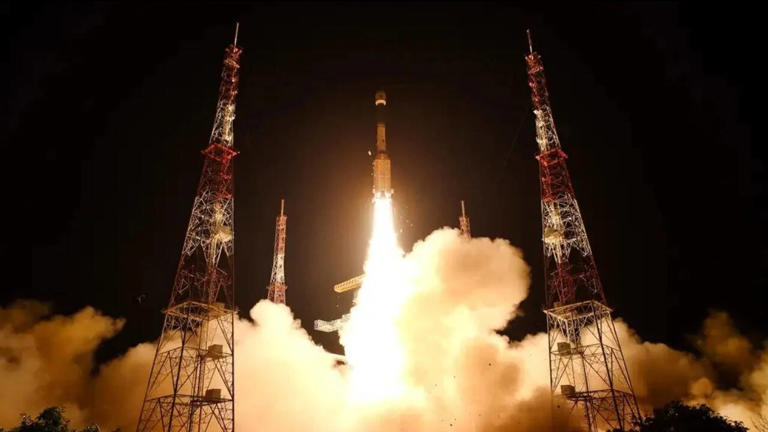 इस्रोची पुन्हा भरारी! ४ सप्टेंबरला ‘EOS-05’च्या प्रक्षेपणाची तयारी