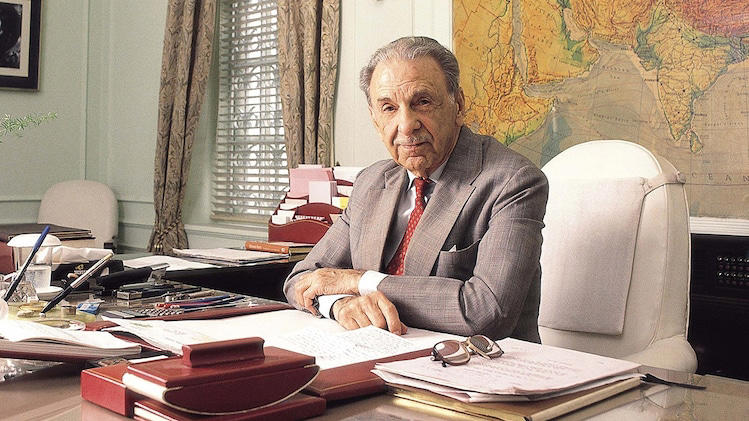  स्वच्छता म्हणजेच उत्कृष्टतेची ओळख! — J. R. D. Tata यांचा प्रेरणादायी विचार 