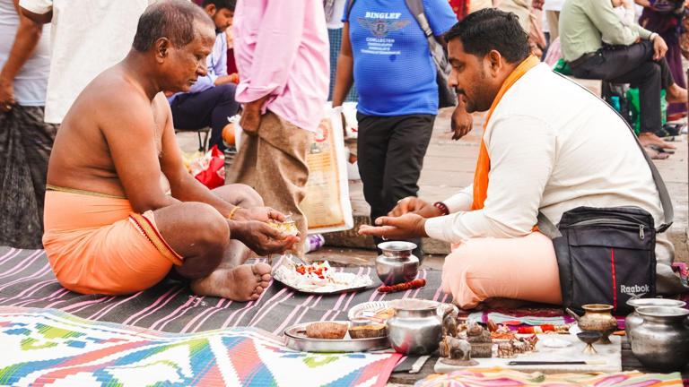 पितृपक्ष २०२६ : पूर्वजांचे स्मरण, कृतज्ञतेची भावना आणि संस्कारांची जपणूक 