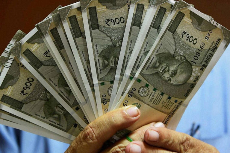 नोटेवरील गांधीजींच्या हसऱ्या चेहऱ्यामागची रंजक कहाणी!