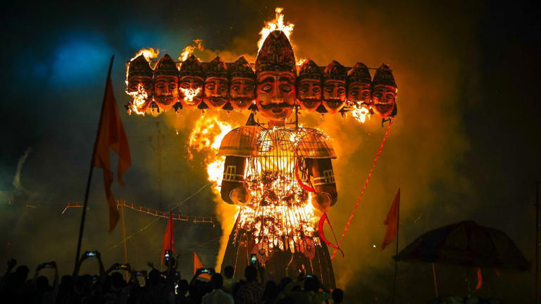 दसरा २०२६ : २० ऑक्टोबरला साजरा होणार विजयादशमीचा सण; जाणून घ्या शुभमुहूर्त, पूजा विधी आणि महत्त्व