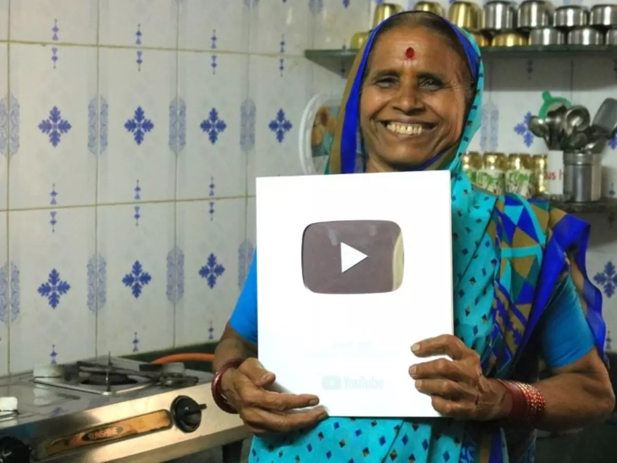 ७४ वर्षाची आजी आणि कमाई पाच लाख रुपये महिना .... 