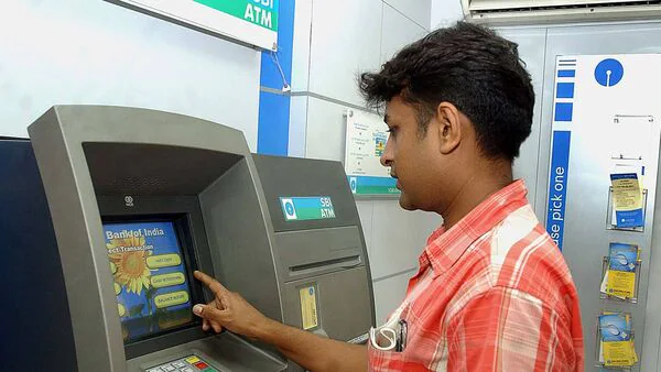 LPG च्या किमती पासून  ATM मधून पैसे काढण्यापर्यंत  1 एप्रिलपासून  बदलणार 'हे' नियम 
