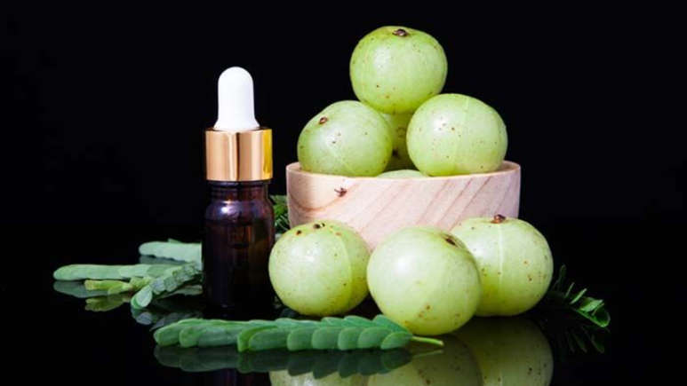 आवळ्याचे जादुई फायदे – घरच्या घरी तयार करा नैसर्गिक आवळा तेल 