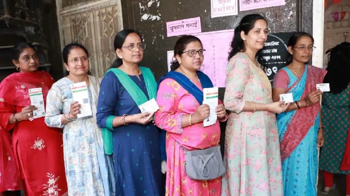 कोल्हापुरात मतदानाची टक्केवारी वाढली! कोणाच्या पथ्यावर? शिक्षक मतदारसंघासाठी ८८.७२% तर पदवीधर मतदारसंघात ६३.८३ टक्के मतदान!