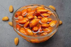 रिकाम्या पोटी भिजवलेले बदाम खाण्याचे आरोग्यदायी फायदे