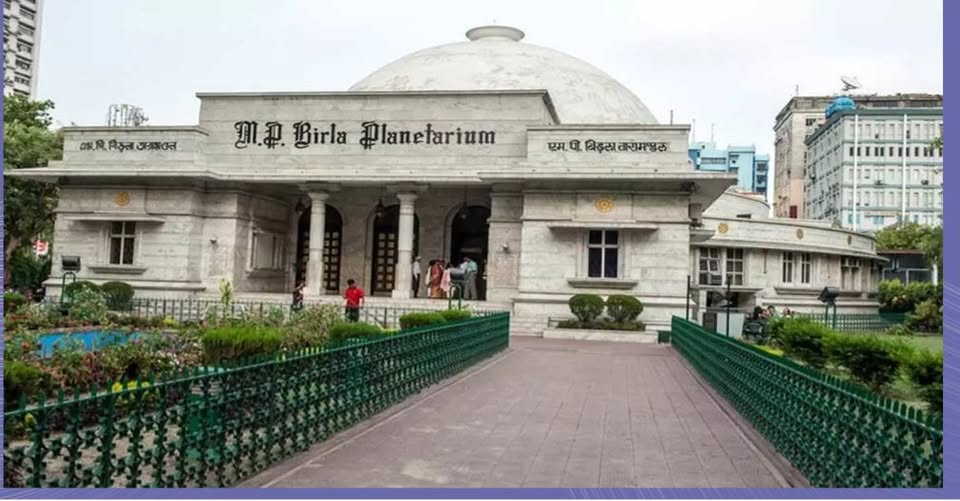  १९६३ : कोलकात्यात सुरू झाले आशियातील पहिले ’बिर्ला तारांगण’ 