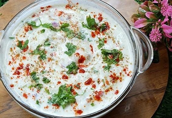  ताजेतवाने काकडीचे रायते – थंडगार आणि स्वादिष्ट साईड डिश