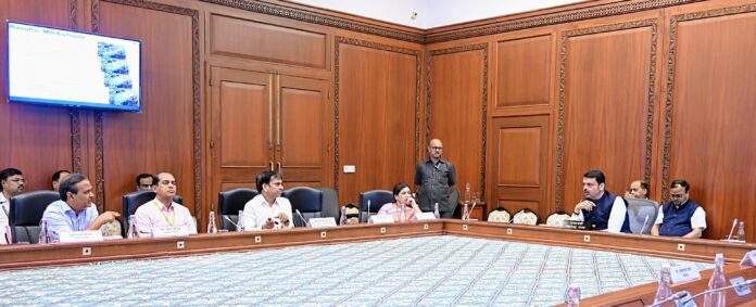 वॉटर टॅक्सीची सुविधा असणारे देशातील पहिले विमानतळ; नैना प्रकल्पाची गतीने अंमलबजावणी करावी : देवेंद्र फडणवीस 