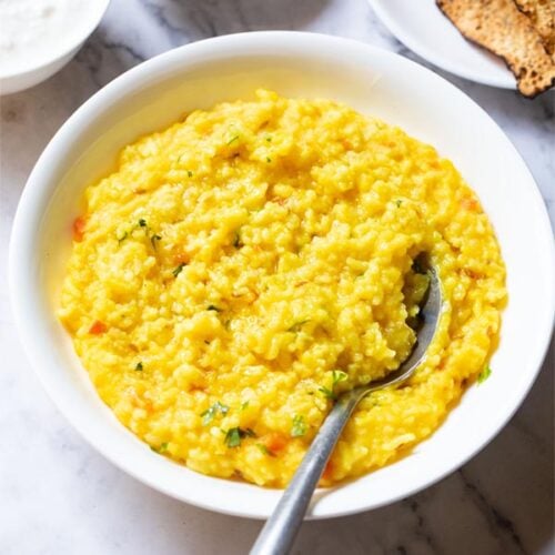  घरगुती मूग डाळ खिचडी – आरोग्यदायी व हलकी पौष्टिक डिश