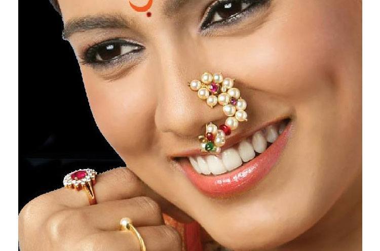 भारतीय स्त्रिया डाव्या नाकपुडीत नथ का घालतात? – परंपरा, सौंदर्य आणि सांस्कृतिक वारसा... हीलर : डॉ.अंजली जाधव.