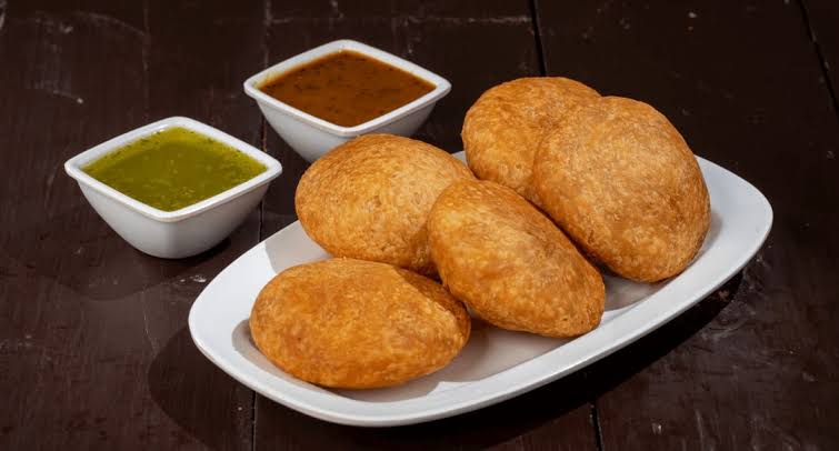 राजस्थानी मोगर कचोरी – खमंग व तिखट चविष्ट पदार्थ