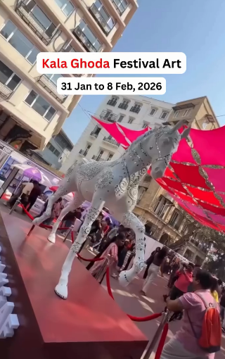 प्रत्येक कोपरा म्हणजे काळा घोड्याशी सुरू असलेला संवाद