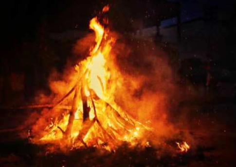 होळी: रंगांचा उत्सव आणि होलिका दहनाचे आध्यात्मिक महत्त्व