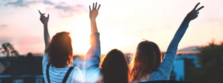 Women's Day Wishes 2025 : जागतिक महिला दिनानिमित्त तुमच्या आयुष्यातील महिलांवर करा शुभेच्छांचा वर्षाव; पाठवा 'हे' हटके मेसेजेस