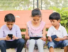 मुलांचं टीव्ही बघणं कसं कमी करायचं? – सौ. सुनिता शेलार.