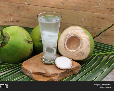  Coconut water पिण्यापूर्वी दोनदा विचार करा: कोणाला टाळावे?