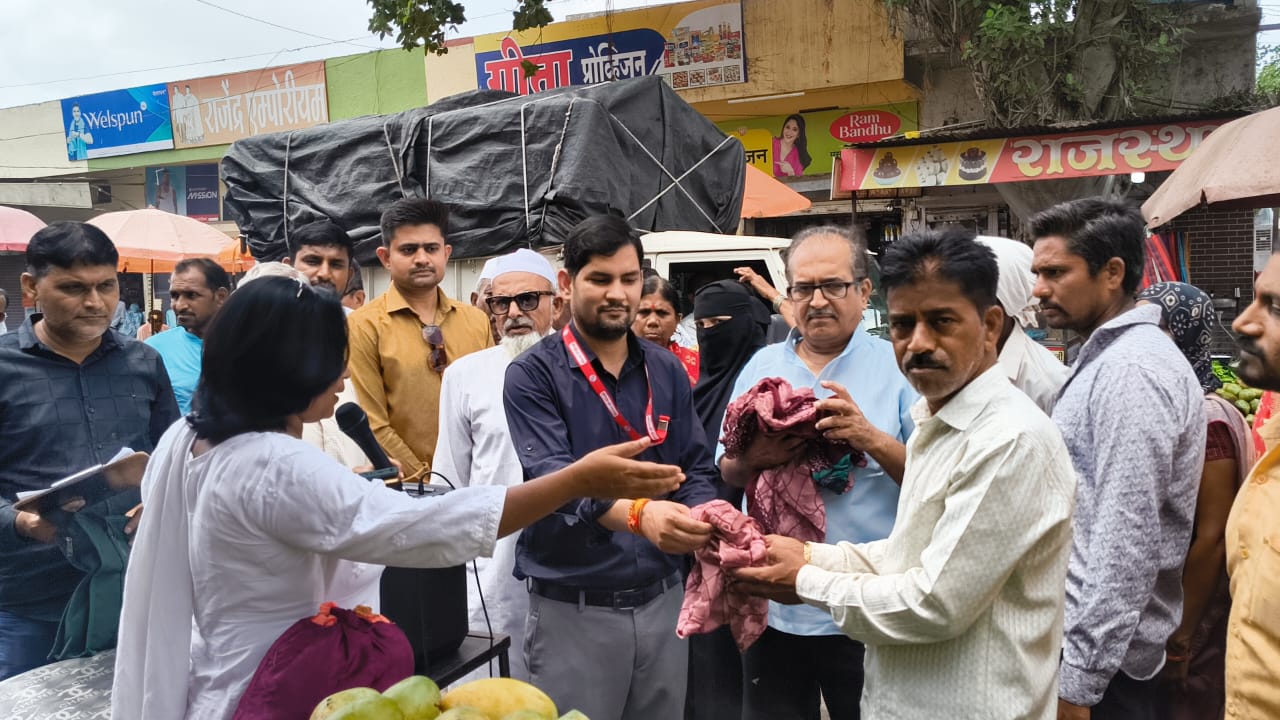  पर्यावरण पूरक उपक्रम: जुन्या साड्यांपासून 5000 पिशव्या वितरित – साने गुरुजी स्मारक प्रतिष्ठानचा स्तुत्य उपक्रम
