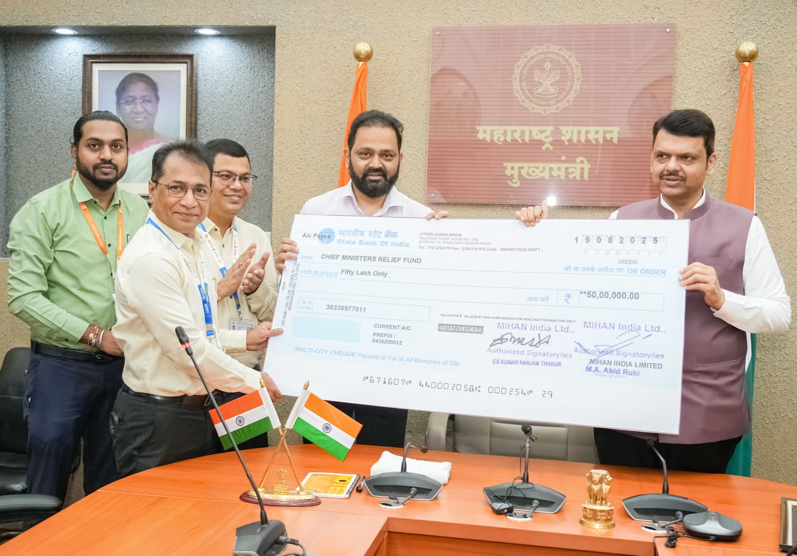 मुख्यमंत्री सहाय्यता निधीसाठी मिहान इंडिया लिमिटेडच्या वतीने ₹50 लाखांचा धनादेश सुपूर्द 