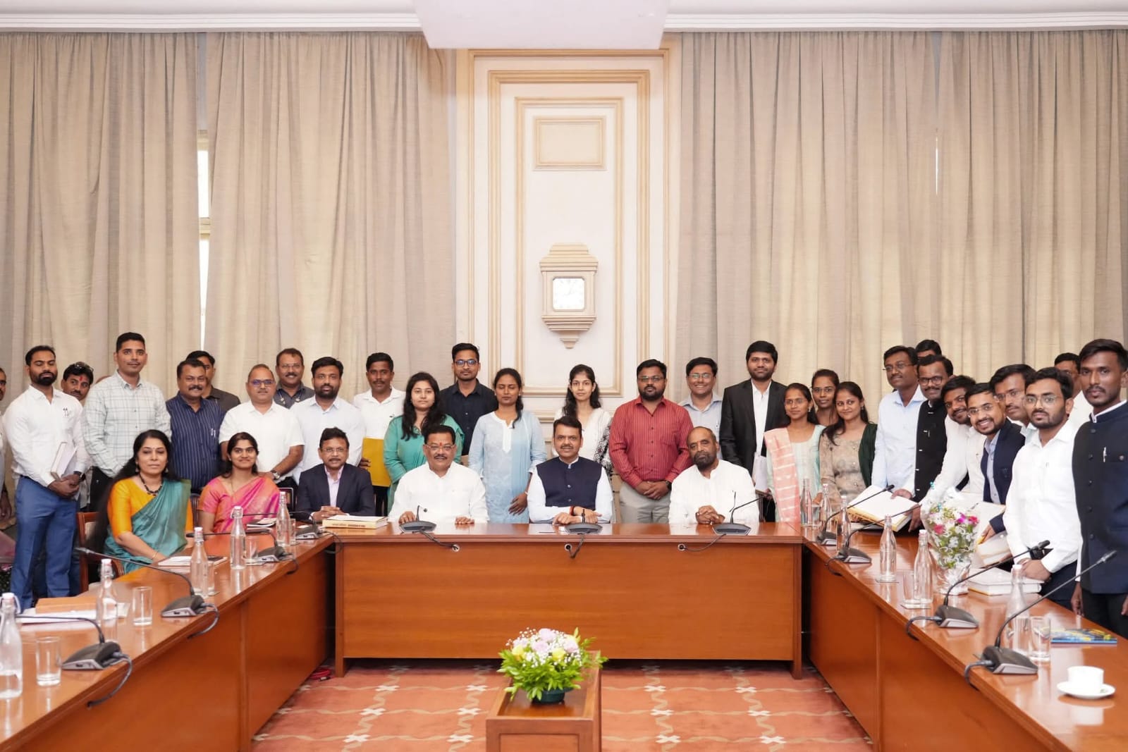 समाजातील शेवटच्या घटकाच्या आयुष्यात परिवर्तन घडविण्याचे कार्य करावे