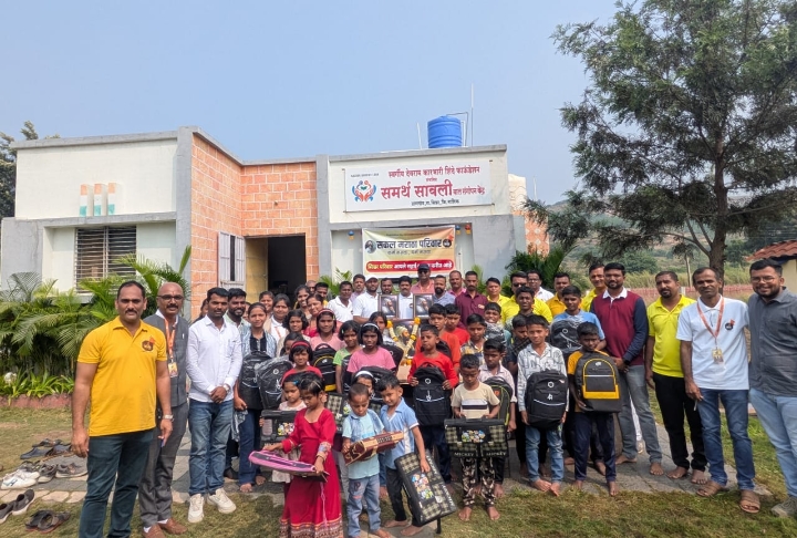 अनाथ मुलांच्या चेहऱ्यावर उमटली आनंदाची झळाळी!