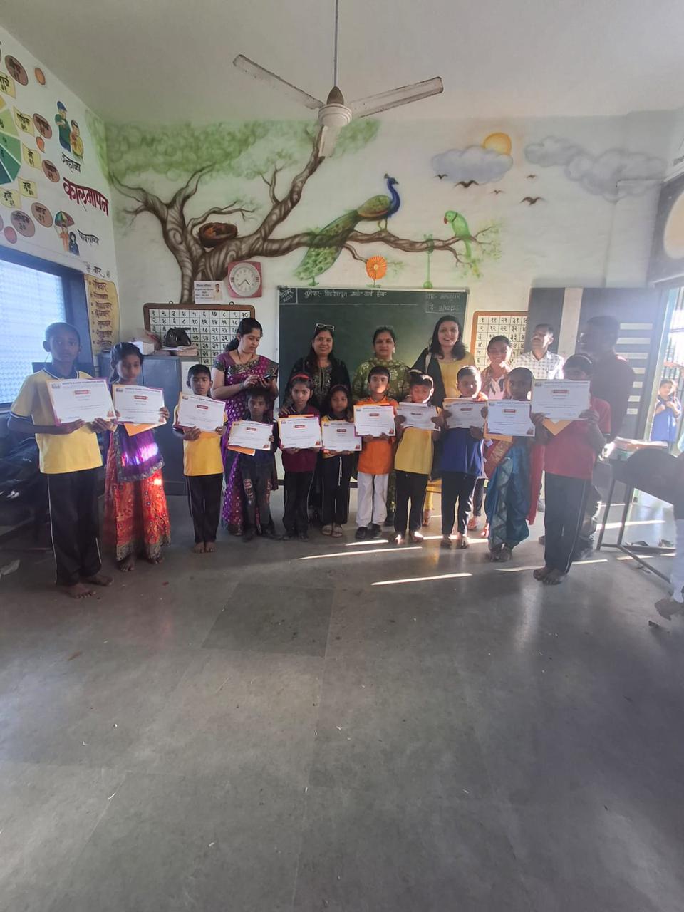 थंडीवर मात, शिक्षणाला साथ — विद्यार्थ्यांच्या चेहऱ्यावर हास्य फुलवणारा उपक्रम