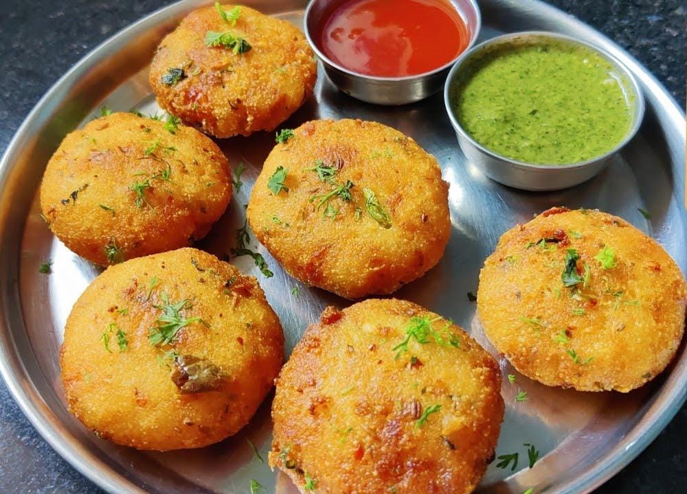 आलू सुजी कटलेट  कुरकुरीत आणि चविष्ट भारतीय नाश्त्याची रेसिपी