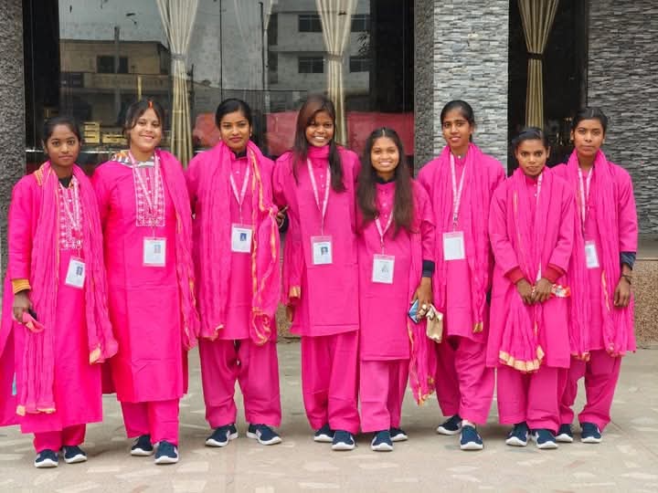 “उंदीर मारणाऱ्यांपासून बस चालवणाऱ्या: मुसहर मुलींची गुलाबी क्रांती!”