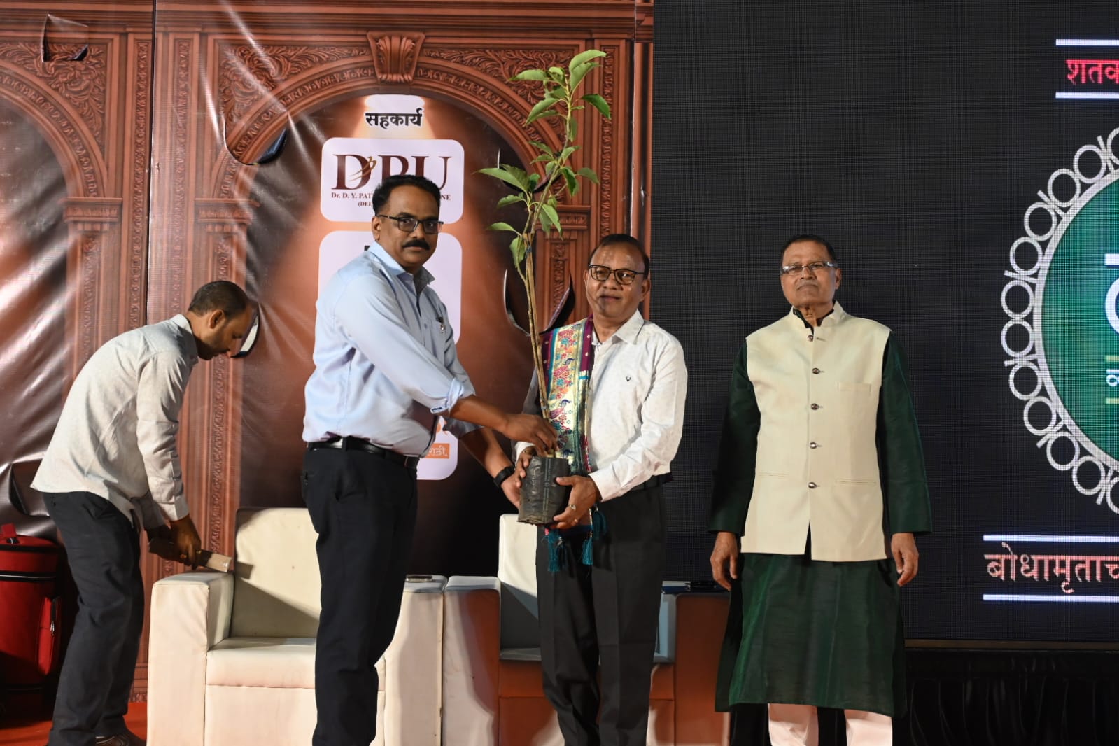 डिग्रीचा कागद आणि कष्ट करून मिळालेले अनुभव समान असतात : डॉ. मारुती पवार 