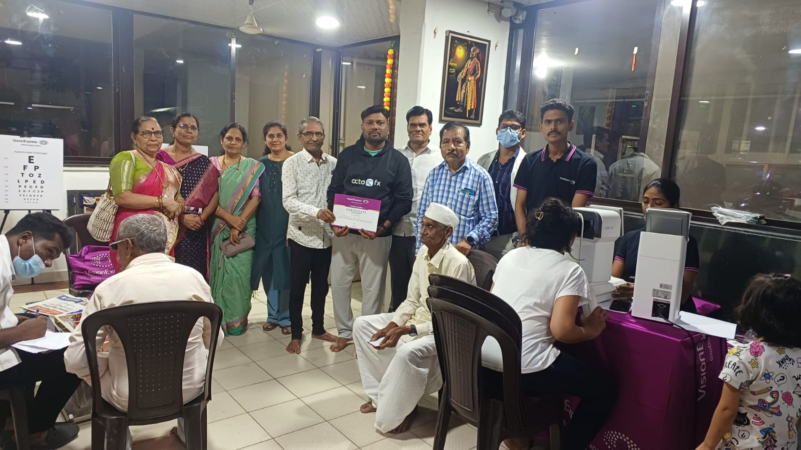 योगेश कारंजे यांच्या प्रयत्नाने  शोनेस्ट टॉवर वाकड येथे नेत्र तपासणी शिबिराचे यशस्वी आयोजन