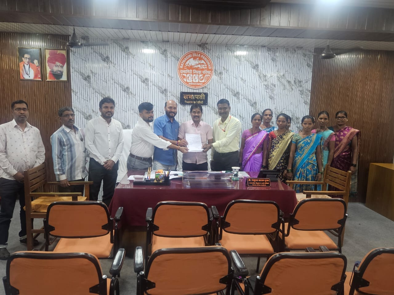 निवळी शाळेला  ६२ विद्यार्थ्यांसाठी कायमस्वरूपी 2 तरी  शिक्षक द्या ! ग्रामस्थांची शिक्षण सभापतींकडे आग्रही मागणी!