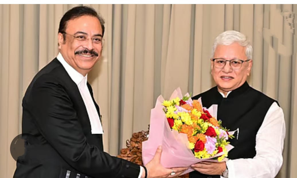 न्यायमूर्ती महेशचंद्र त्रिपाठी य मुंबई उच्च न्यायालयाचे ५० वे मुख्य न्यायमूर्ती; शपथविधी संपन्न