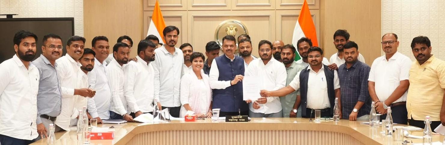 एमपीएससी विद्यार्थ्यांसोबत  मुख्यमंत्री देवेंद्र फडणवीस यांची विस्तृत चर्चा ! सर्व मागण्यांवर सकारात्मक प्रतिसाद!2 ऑक्टोबरचे आंदोलन  तात्पुरते स्थगित!